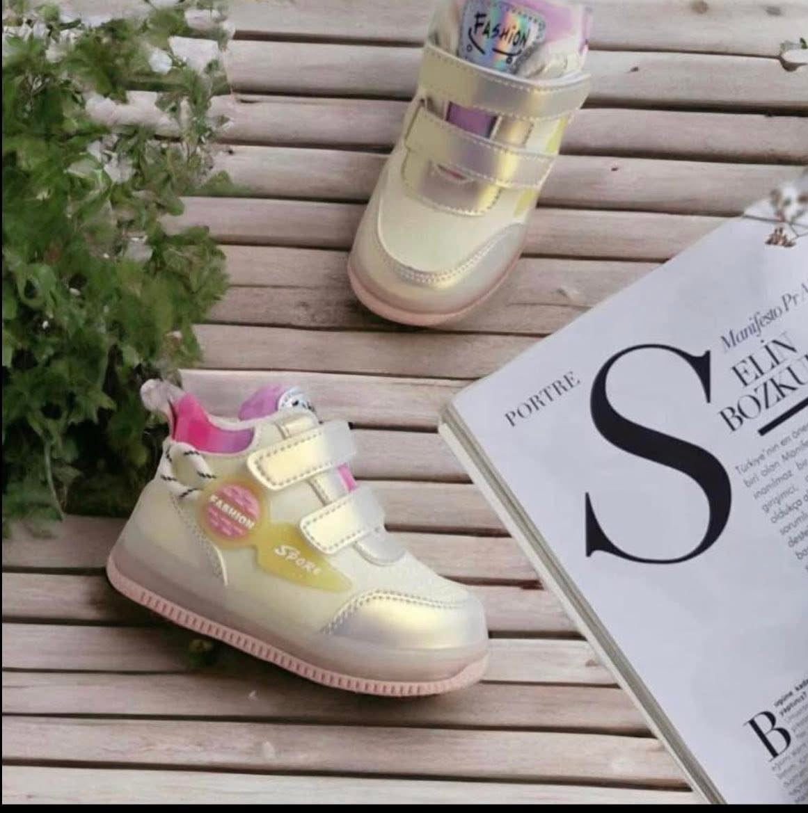 Μποτάκια με ανατομικό δερμάτινο πάτο και με φωτάκια