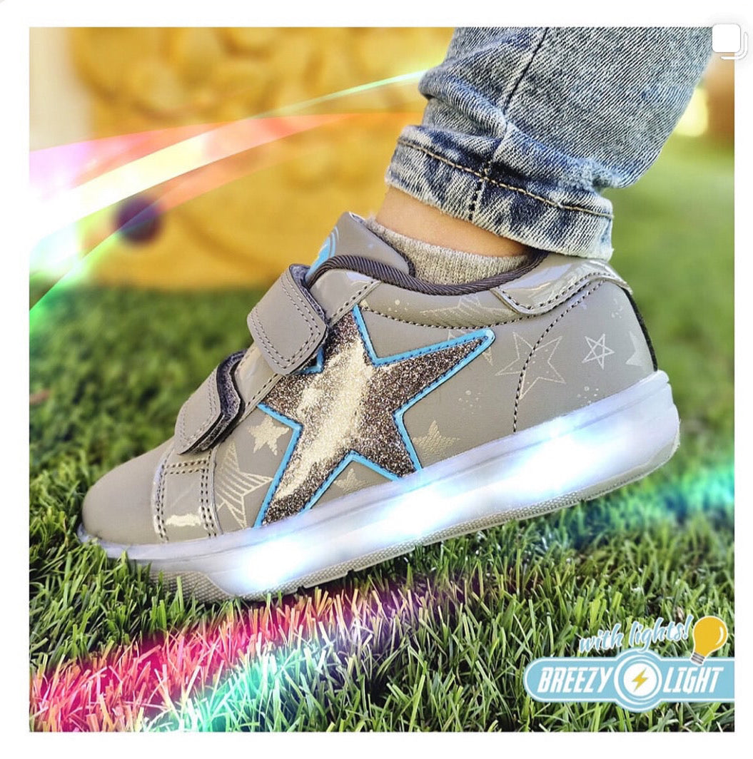 Breezy light spoet shoes