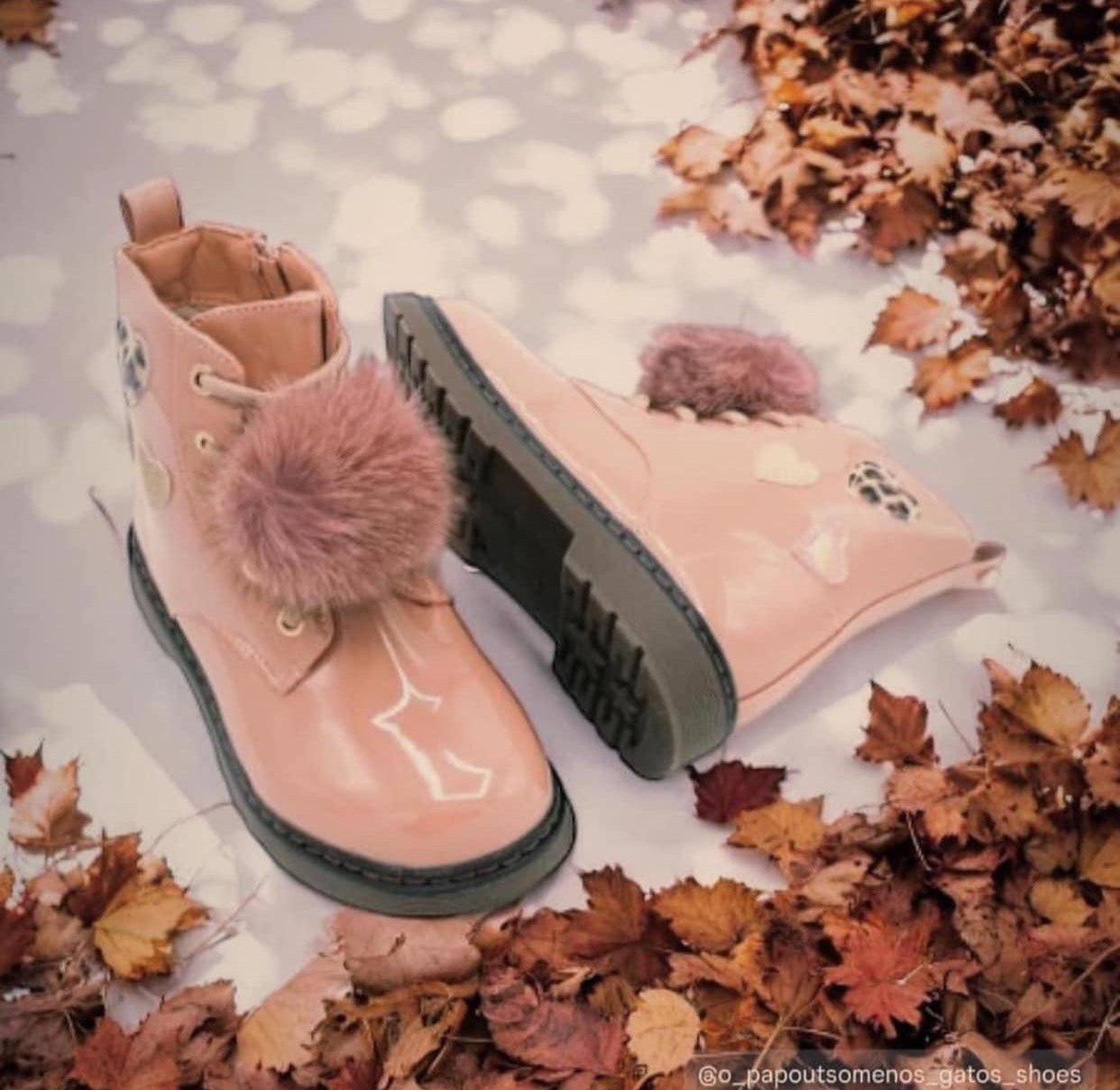 Ροζ μποτάκι με κορδόνι και φερμουάρ