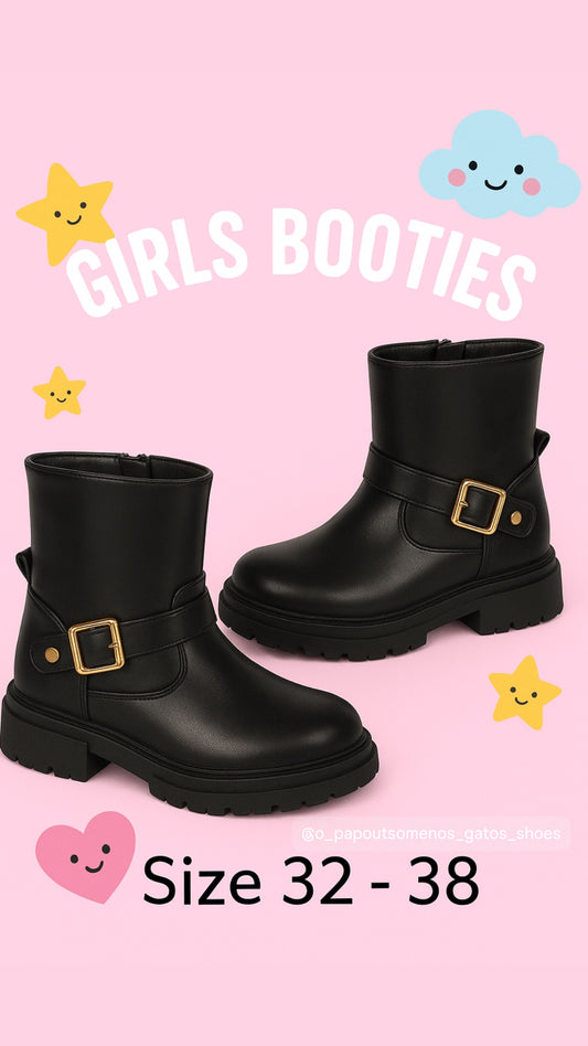 Μποτάκι χαμηλό με χρήση αγκράφα και φερμουάρ￼